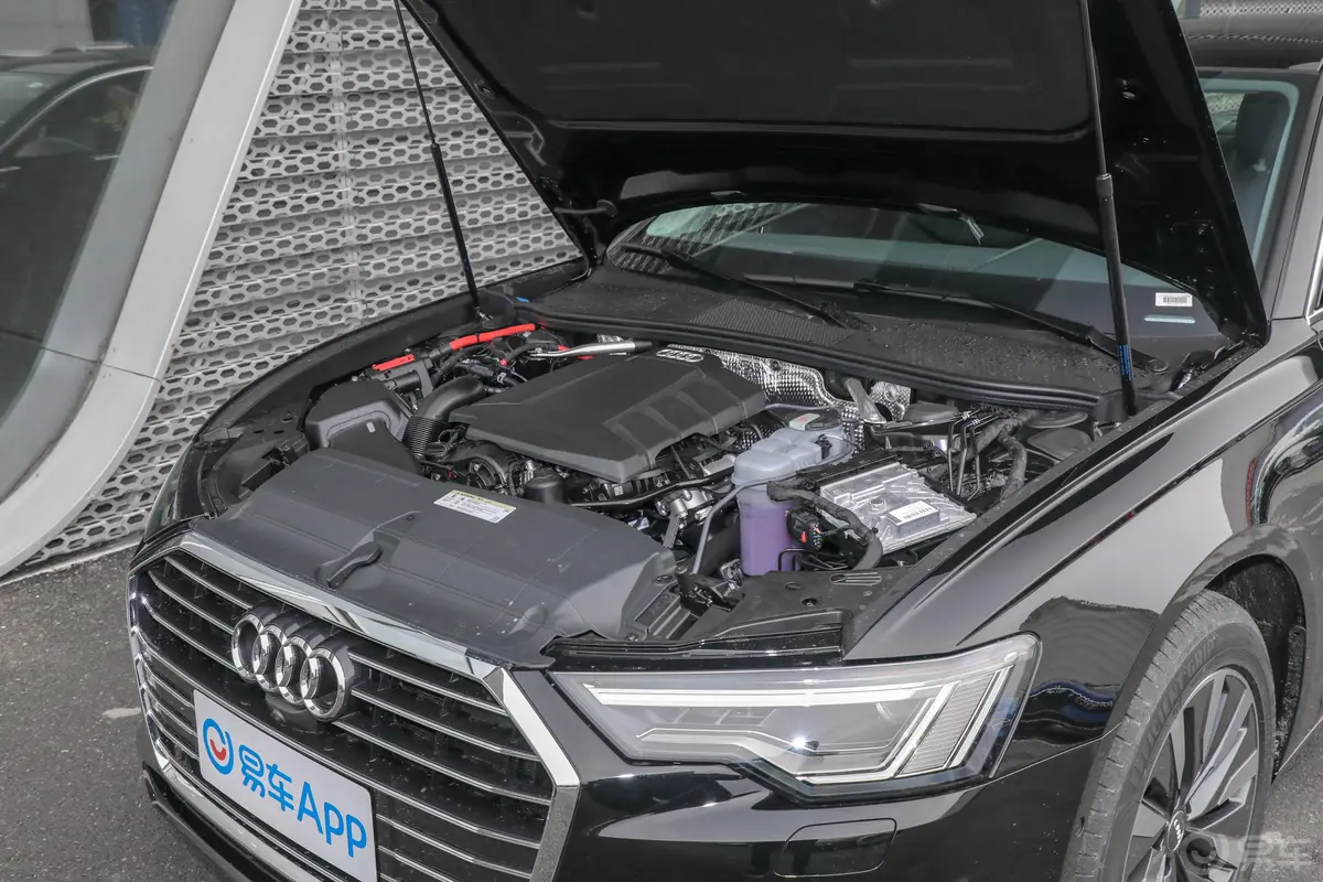 奥迪A6L45 TFSI 臻选致雅型外观