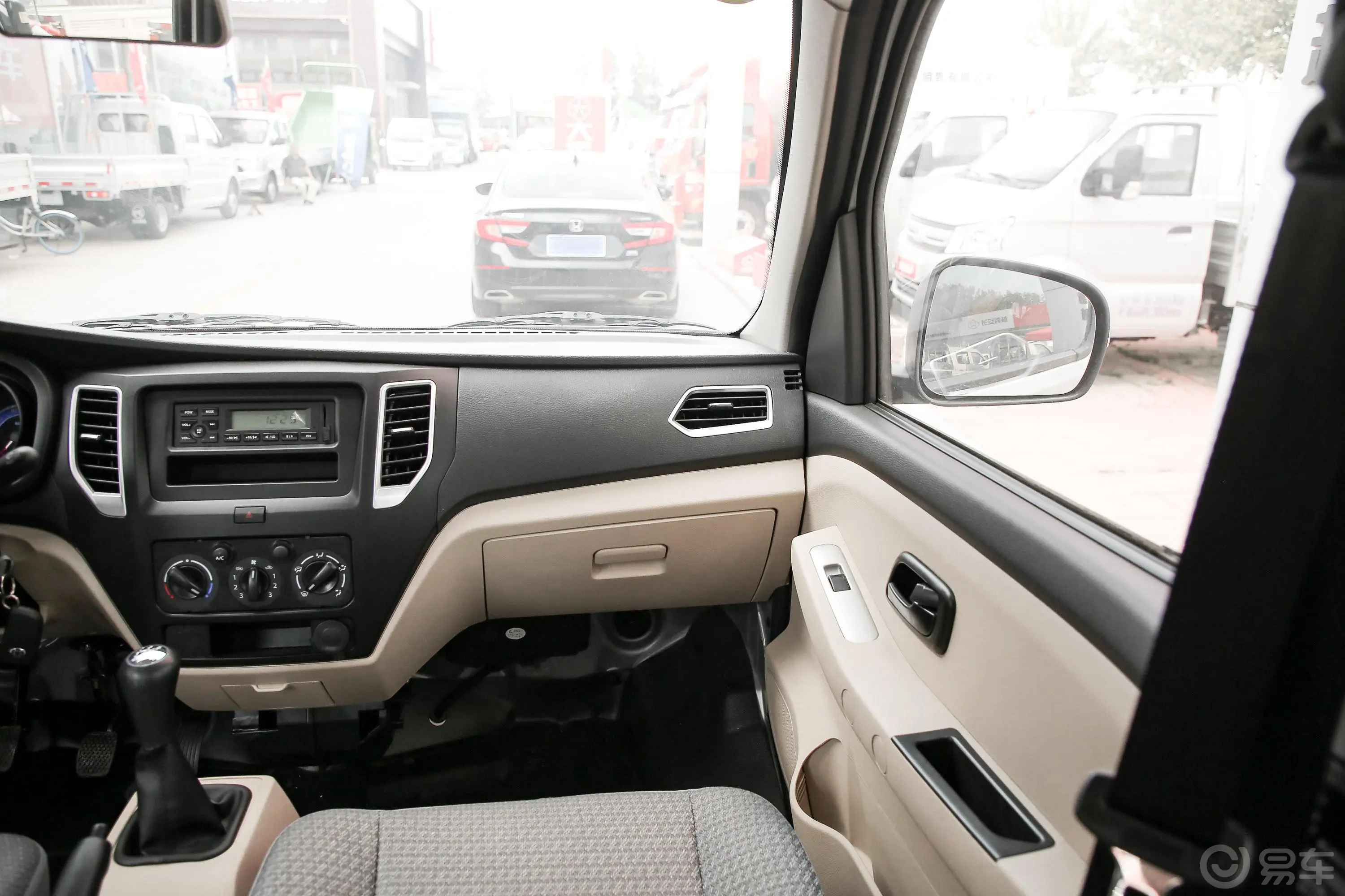 新豹T5载货汽车N1 1.5L 双排双后轮 舒适版(5.64米长)SC1031NAS65 汽油 国Ⅵ副驾驶位区域