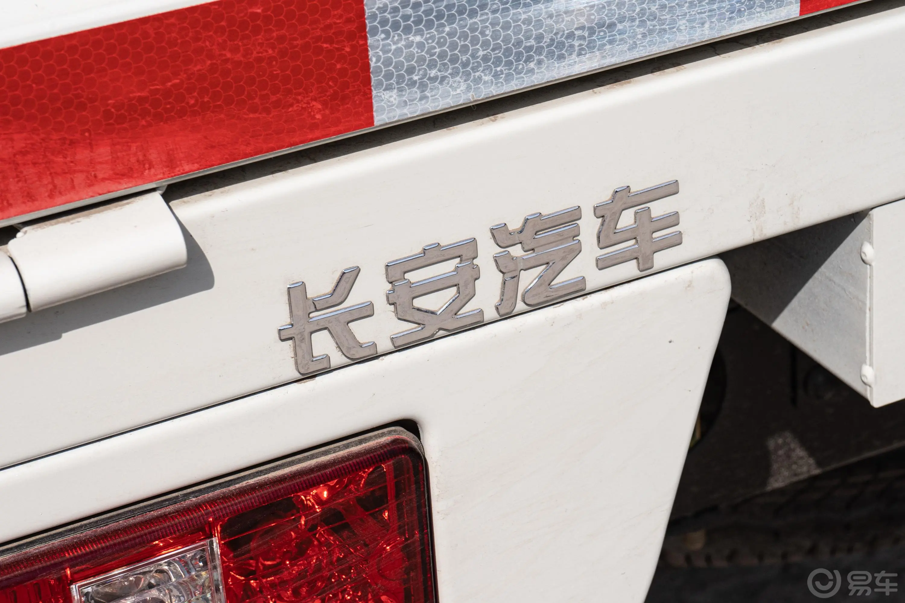 跨越者D5载货汽车N1 1.6L 排半后双轮 标准版(5.995米) SC1034UFW6B2 汽油 国VI外观