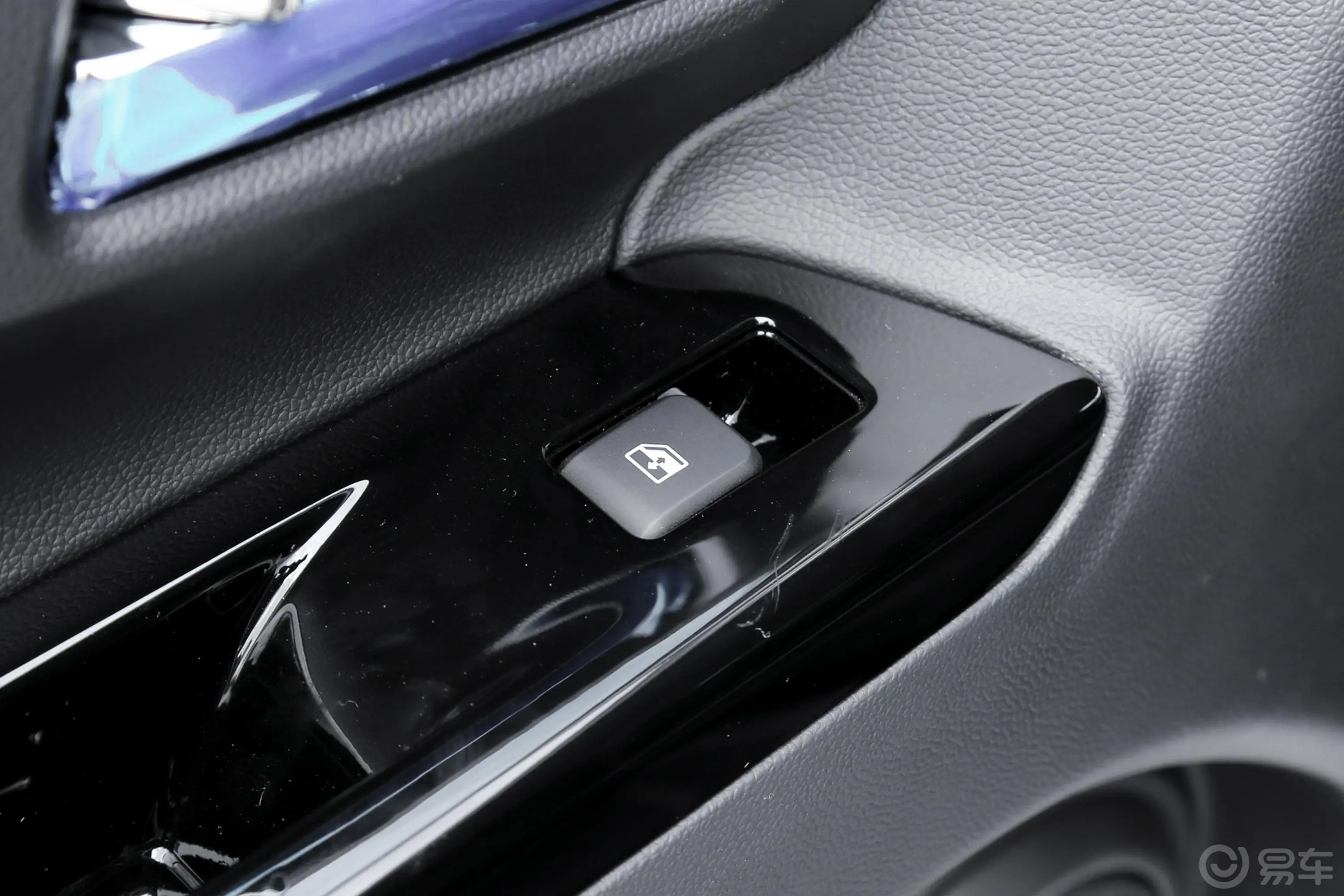 长安欧尚X70A改款 1.5L 手动 舒适型后车窗调节