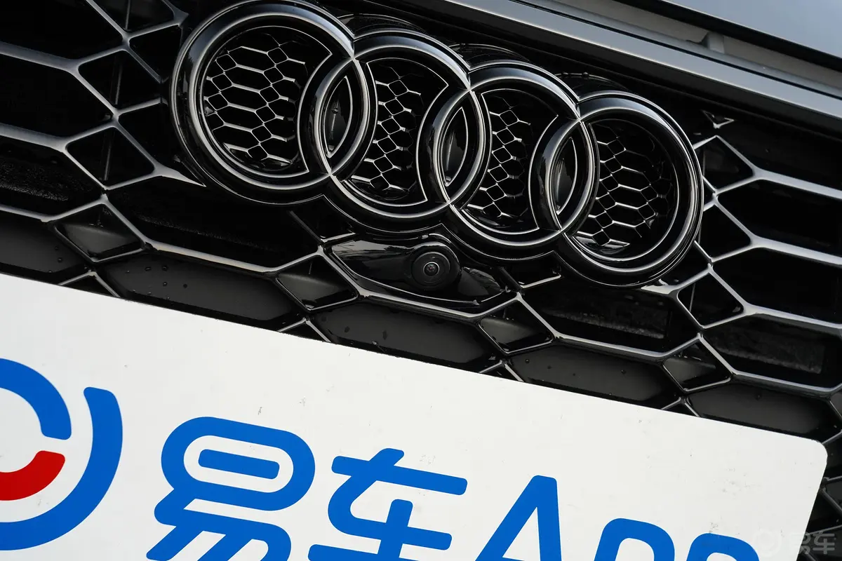 奥迪RS 42.9T Avant 暗金版外观