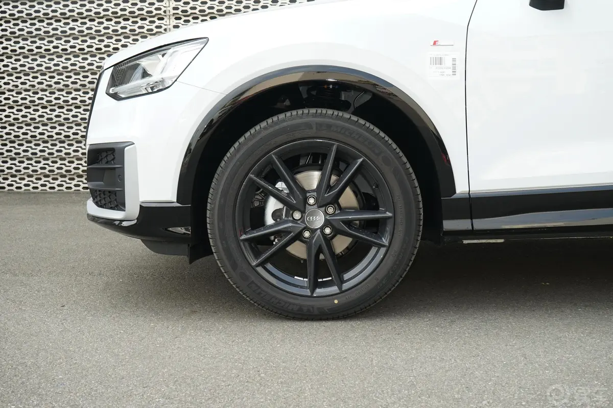 奥迪Q2L35 TFSI 进取动感型前轮毂造型