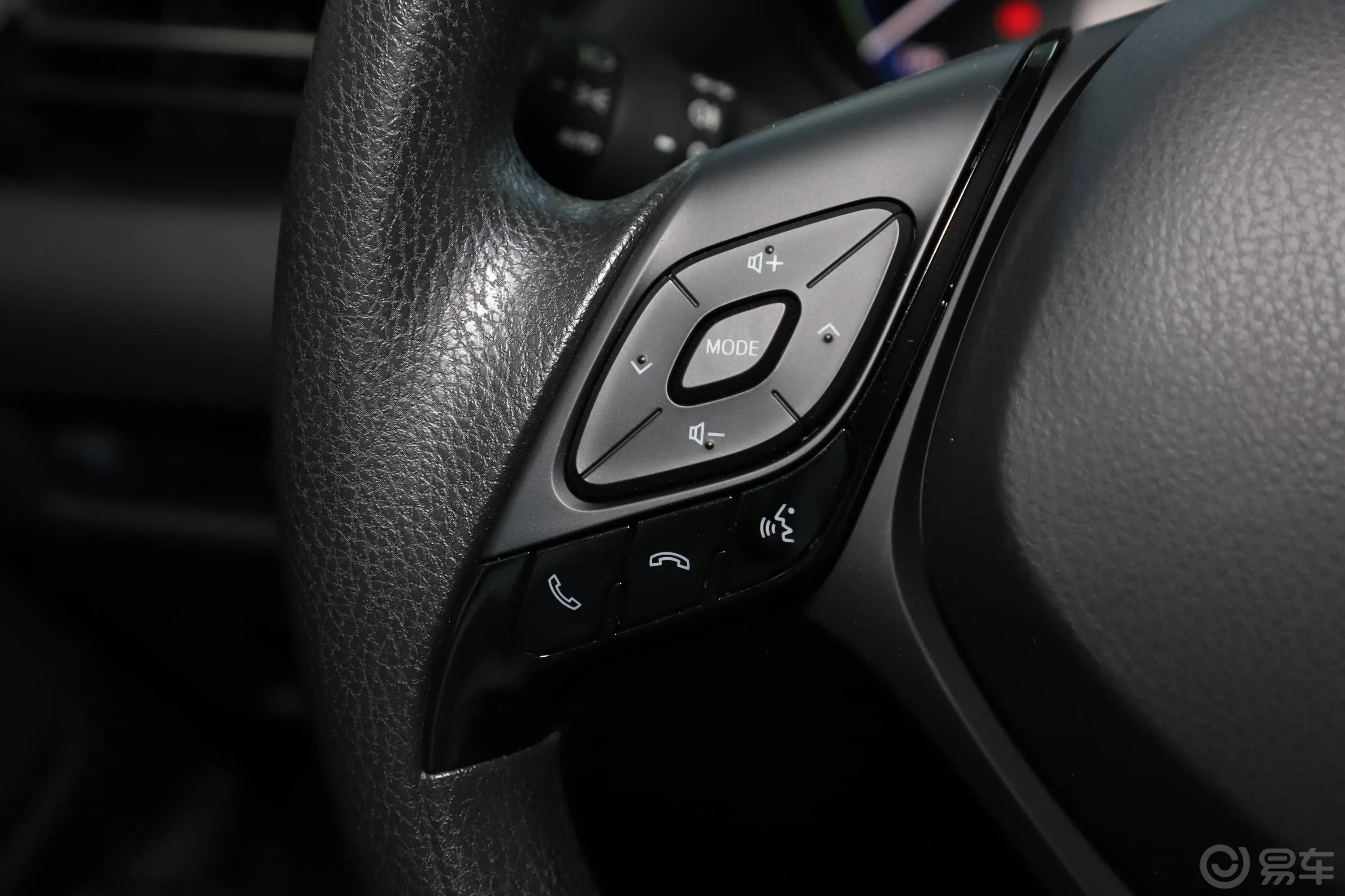 丰田C-HR EV领先版左侧方向盘功能按键