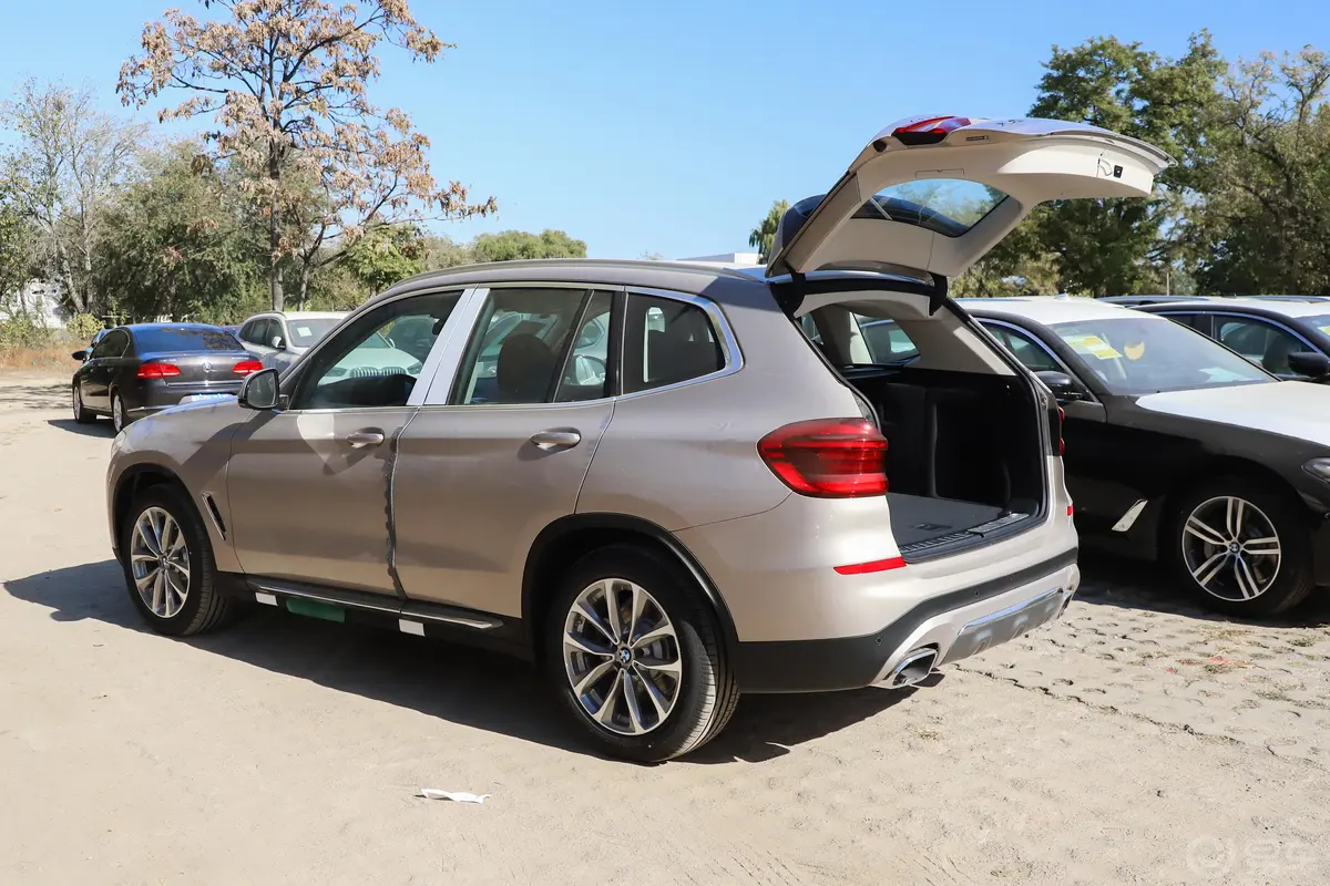 宝马X3xDrive 25i 豪华套装空间