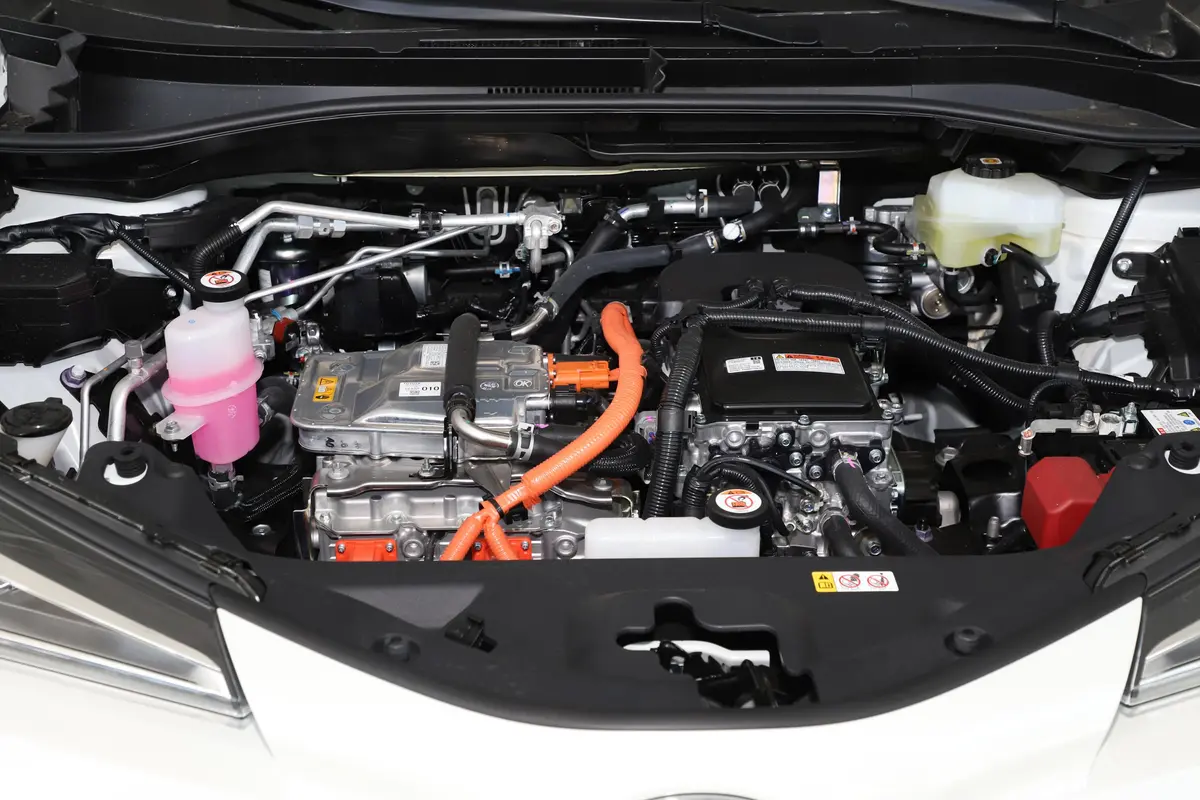 丰田C-HR EV领先版发动机特写