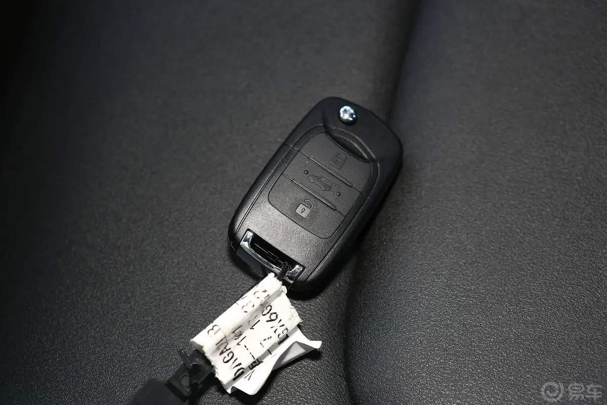 宝骏530全球车周年纪念版 1.5T 手动 豪华型 6座钥匙正面