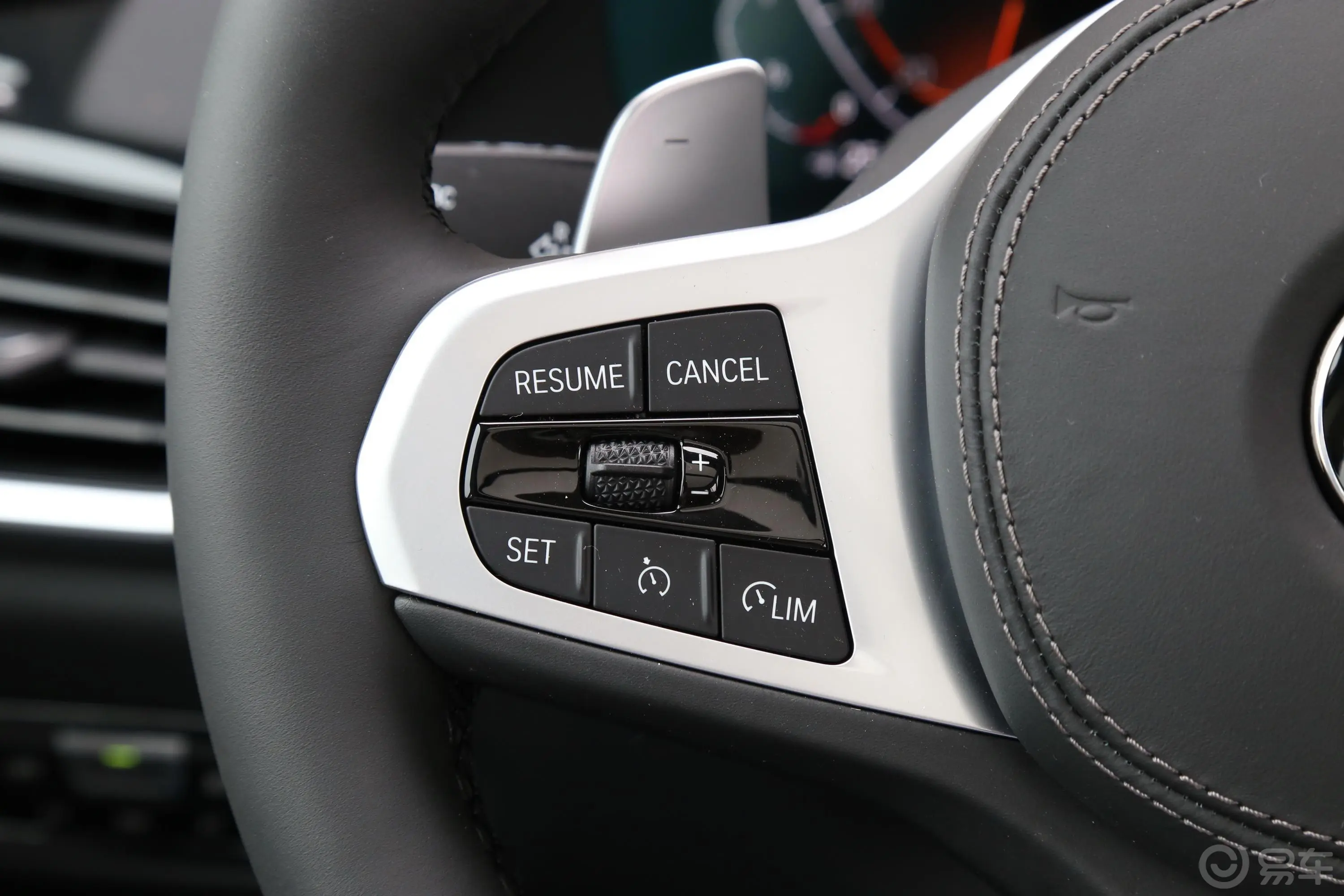 宝马X5(进口)xDrive40i M运动套装左侧方向盘功能按键
