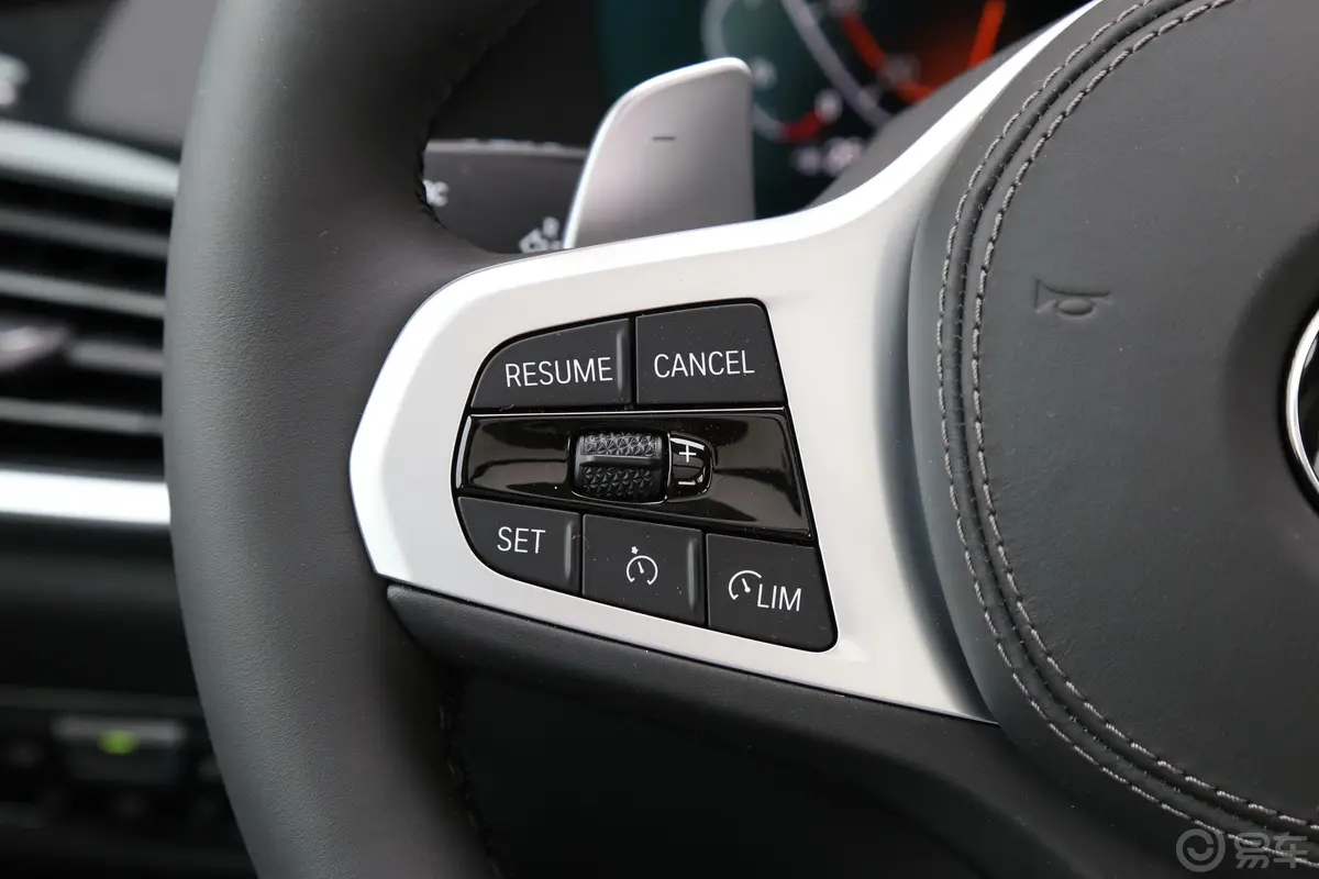 宝马X5(进口)xDrive40i M运动套装左侧方向盘功能按键