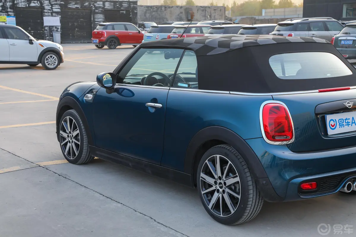 MINI CABRIO2.0T COOPER S CABRIO Sidewalk外观