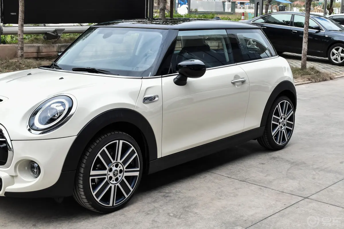 MINI2.0T COOPER S 艺术家外观