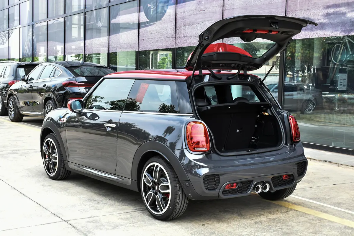 MINI JCW2.0T JOHN COOPER WORKS ALL-IN后备厢开启45度侧拍