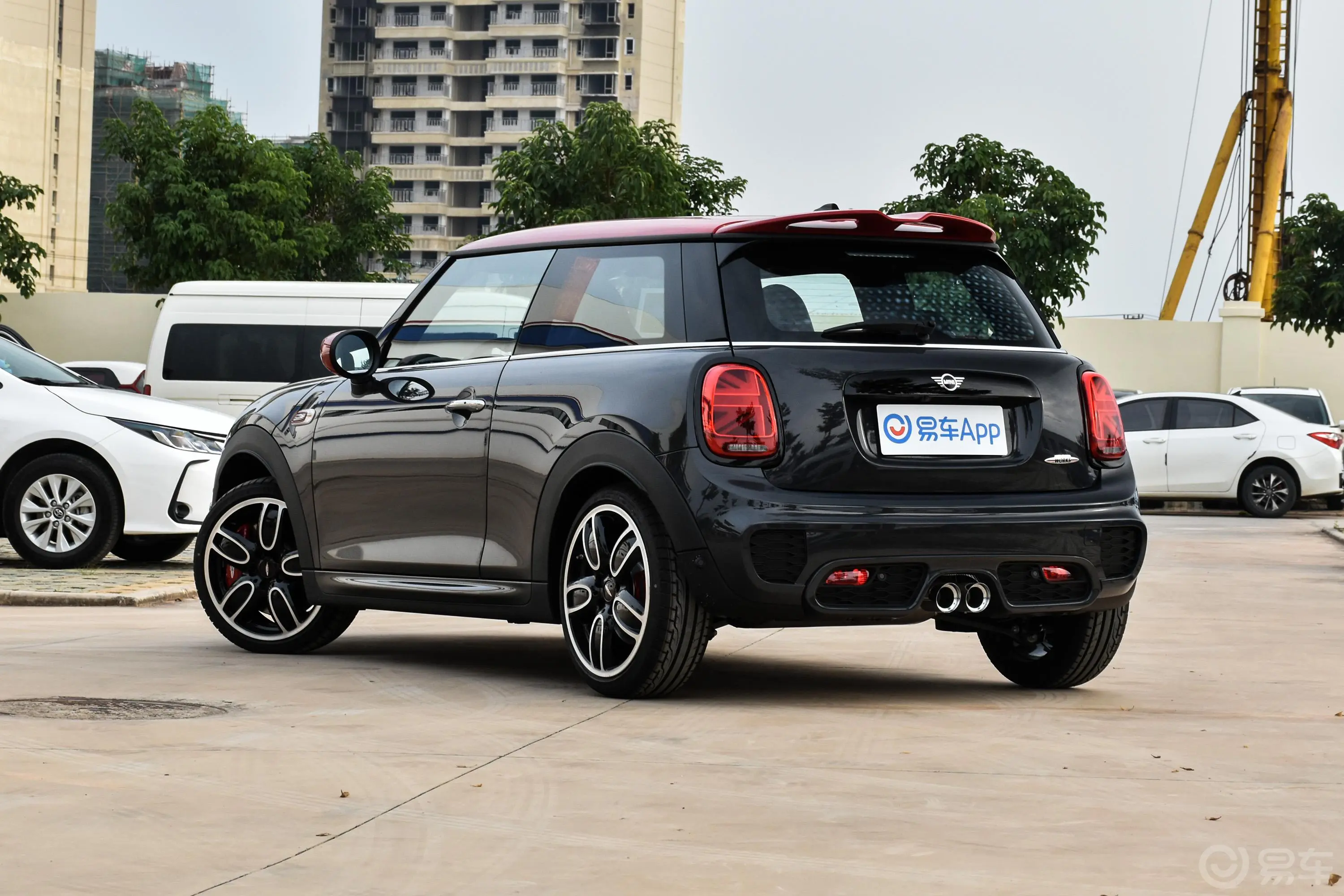 MINI JCW2.0T JOHN COOPER WORKS ALL-IN侧后45度车头向左水平