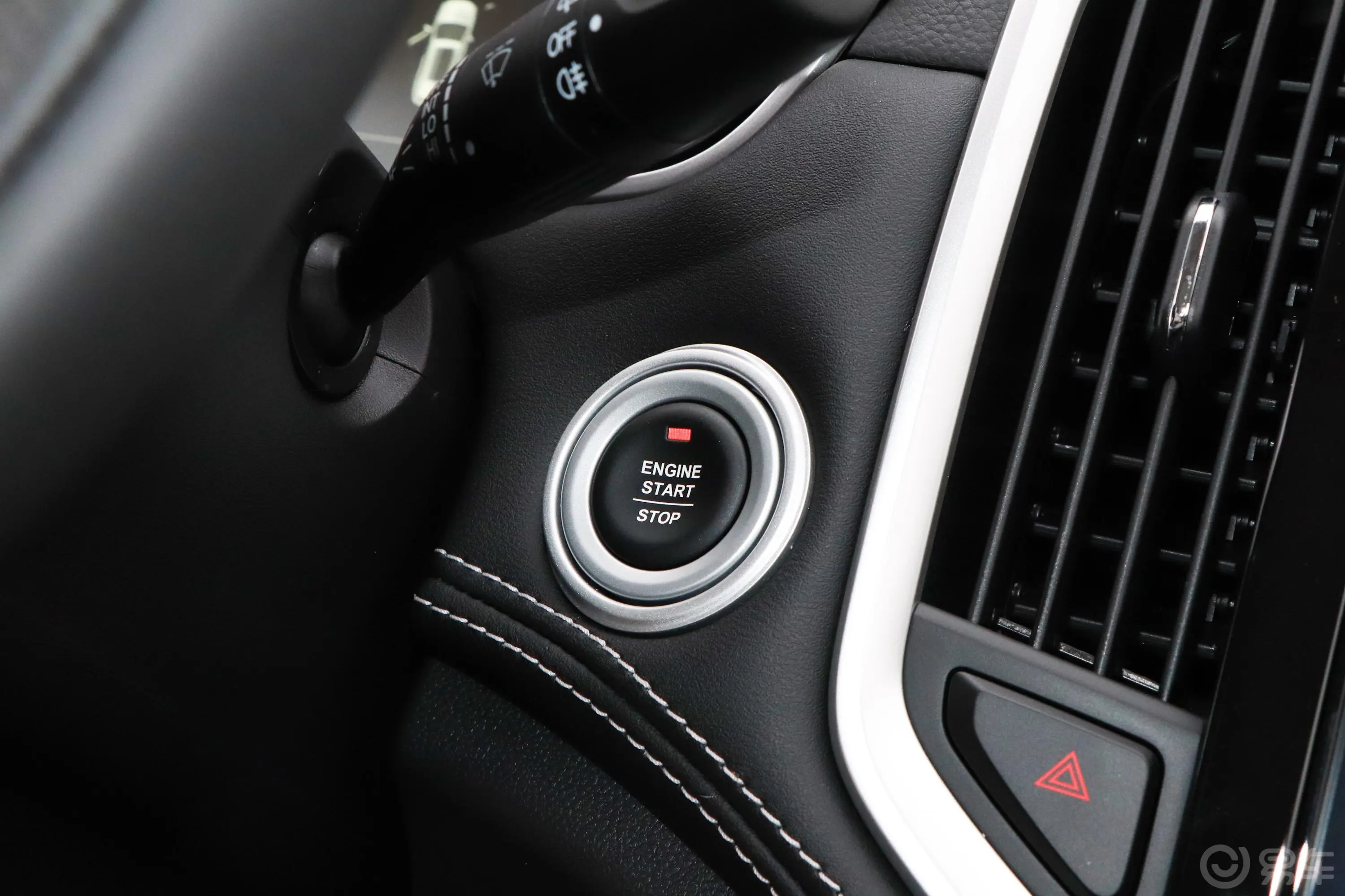 宝骏530全球车周年纪念版 1.5T CVT 尊贵互联型 6座钥匙孔或一键启动按键