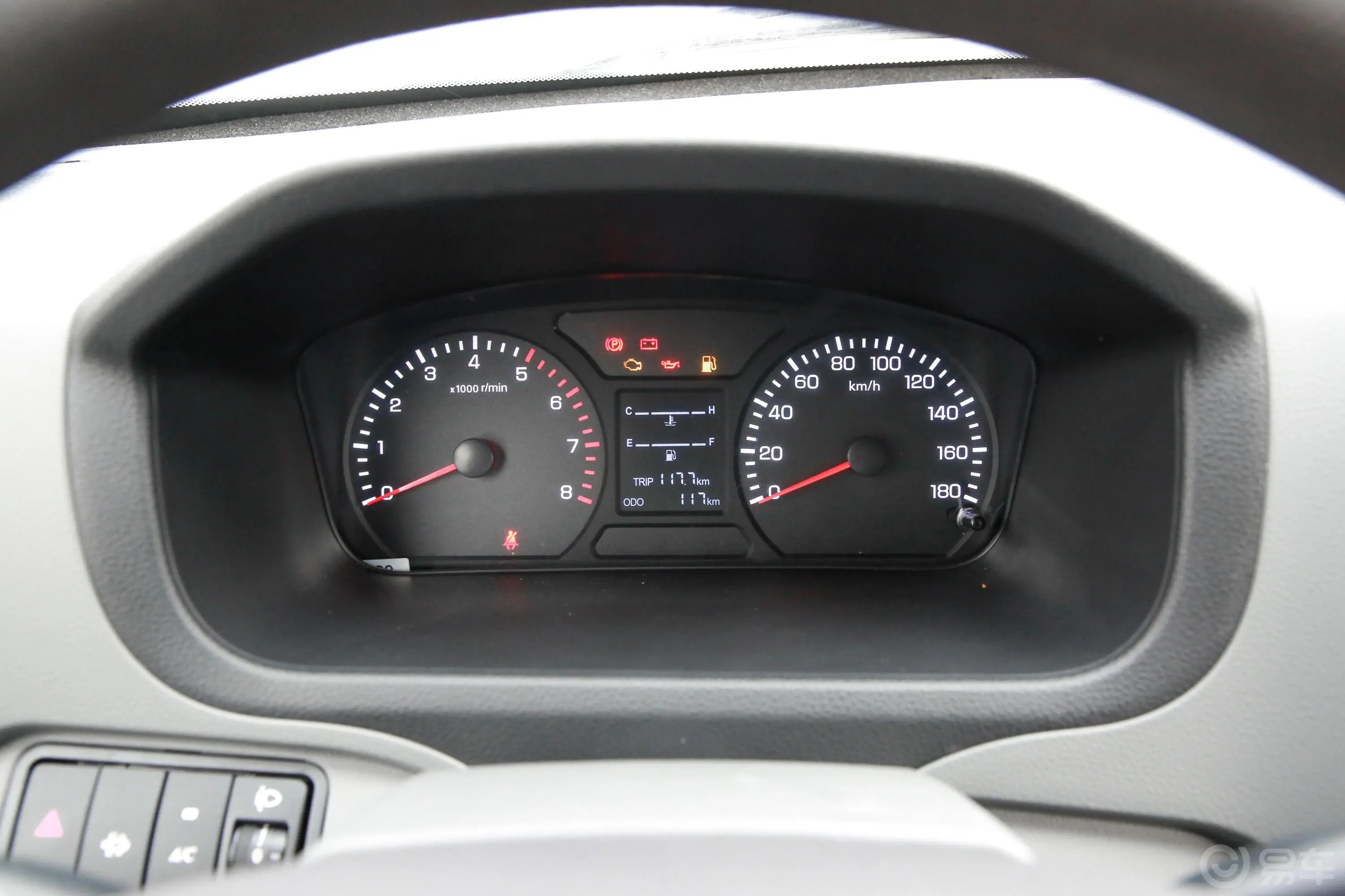 祥菱VV2国六 汽油1.6L 手动挡 单排厢式后双轮微卡 舒适型仪表盘