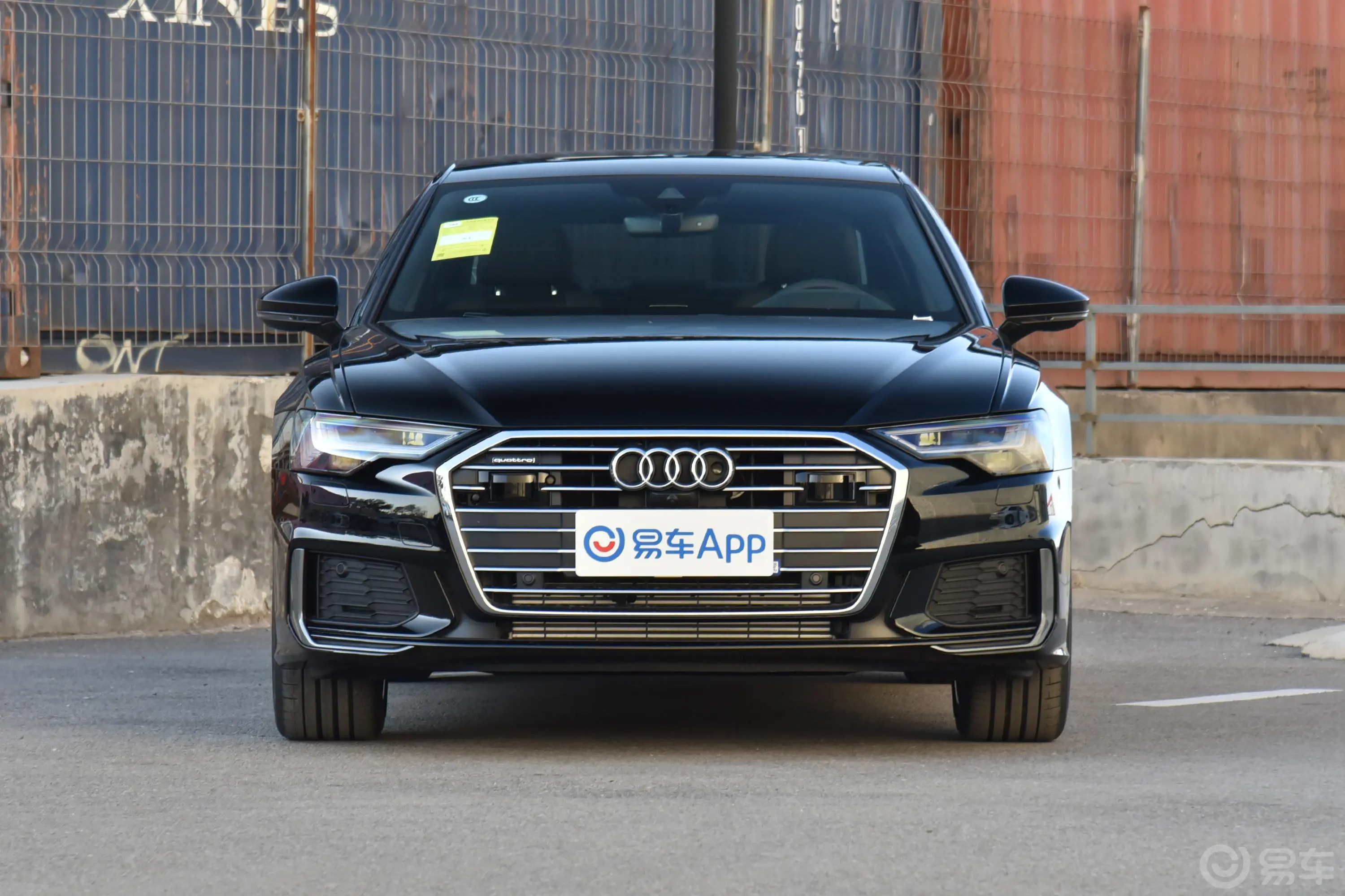 奥迪A6L55 TFSI quattro 旗舰动感型正前水平