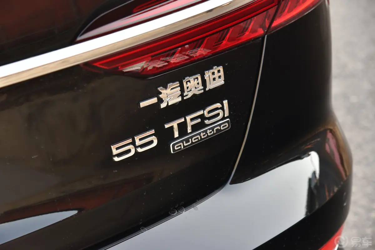 奥迪A6L55 TFSI quattro 旗舰动感型外观