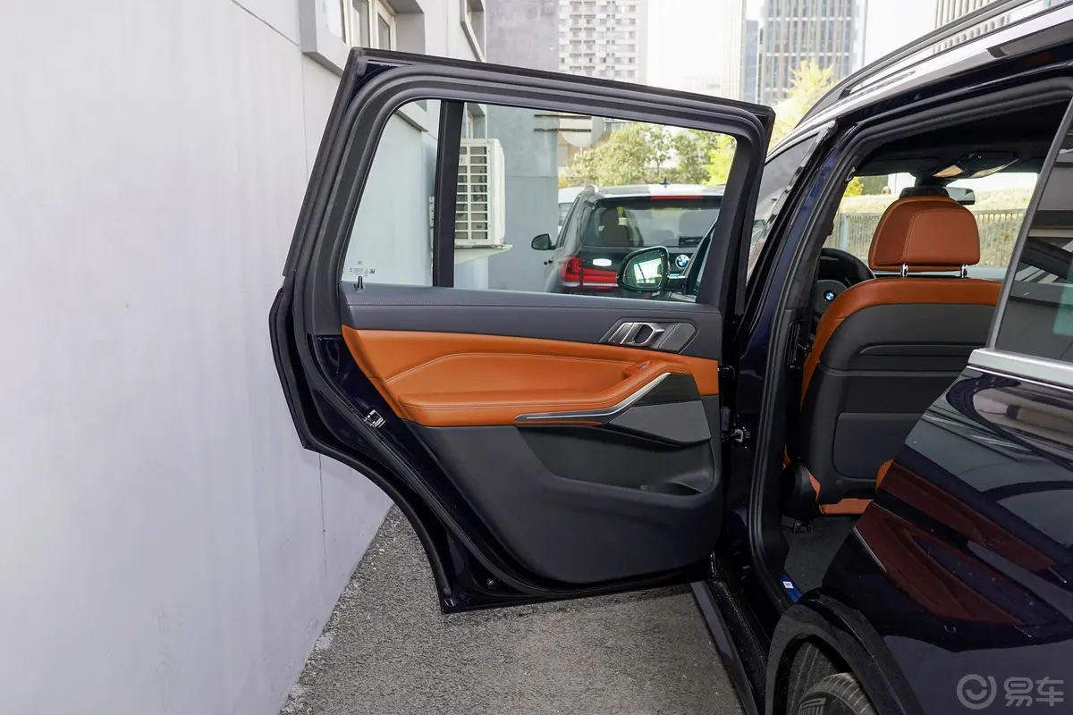 宝马X7xDrive40i 尊享型 M运动套装驾驶员侧后车门