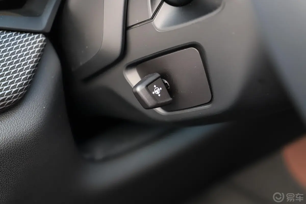 宝马X6xDrive40i M运动套装方向盘调节
