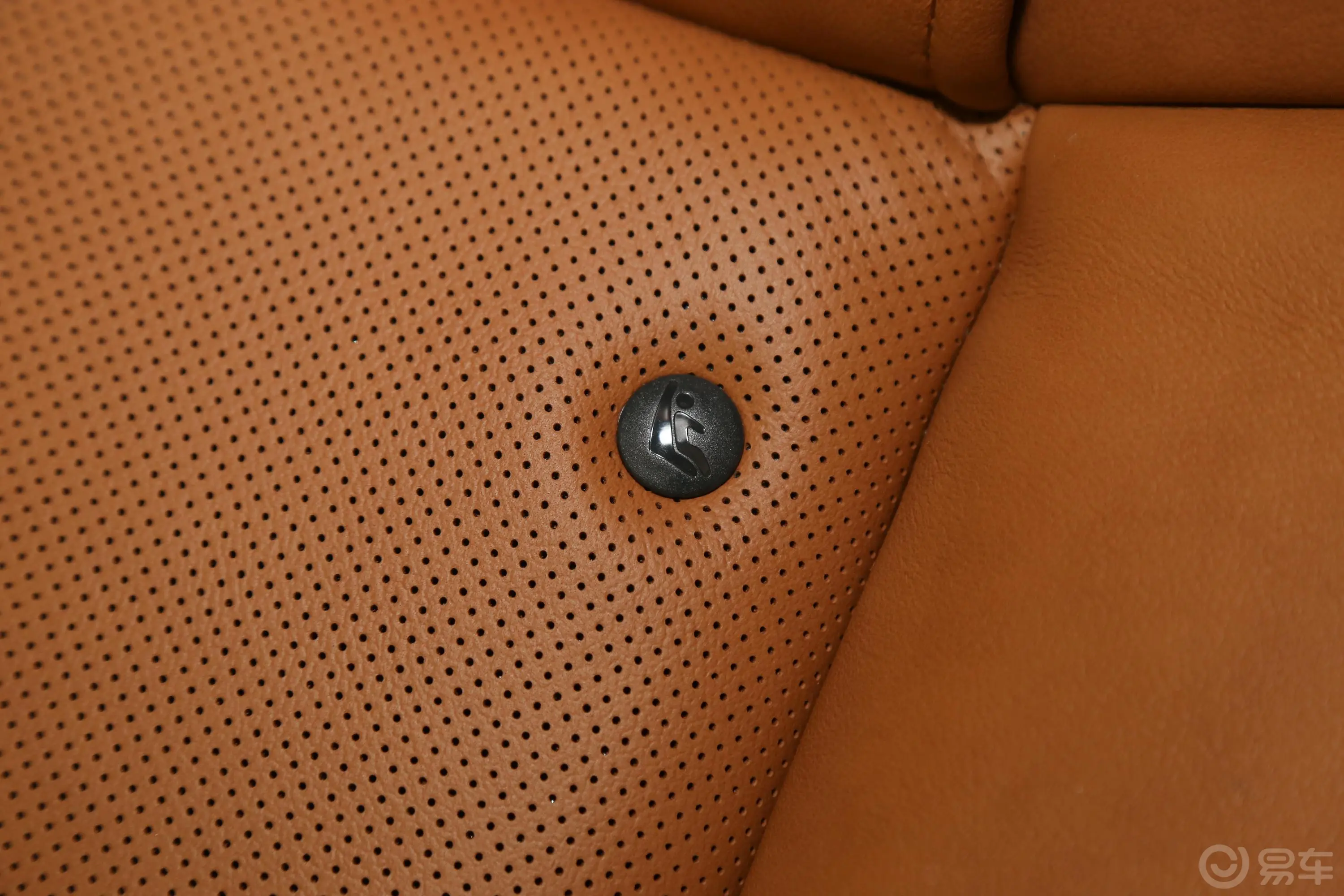 凯迪拉克XT428T 四驱 铂金版儿童座椅接口