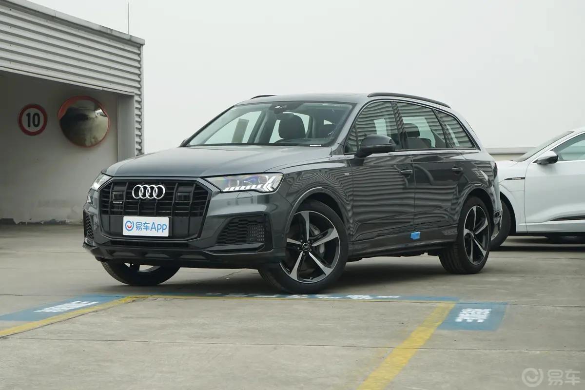 奥迪Q755 TFSI quattro S line 尊贵型侧前45度车头向左水平