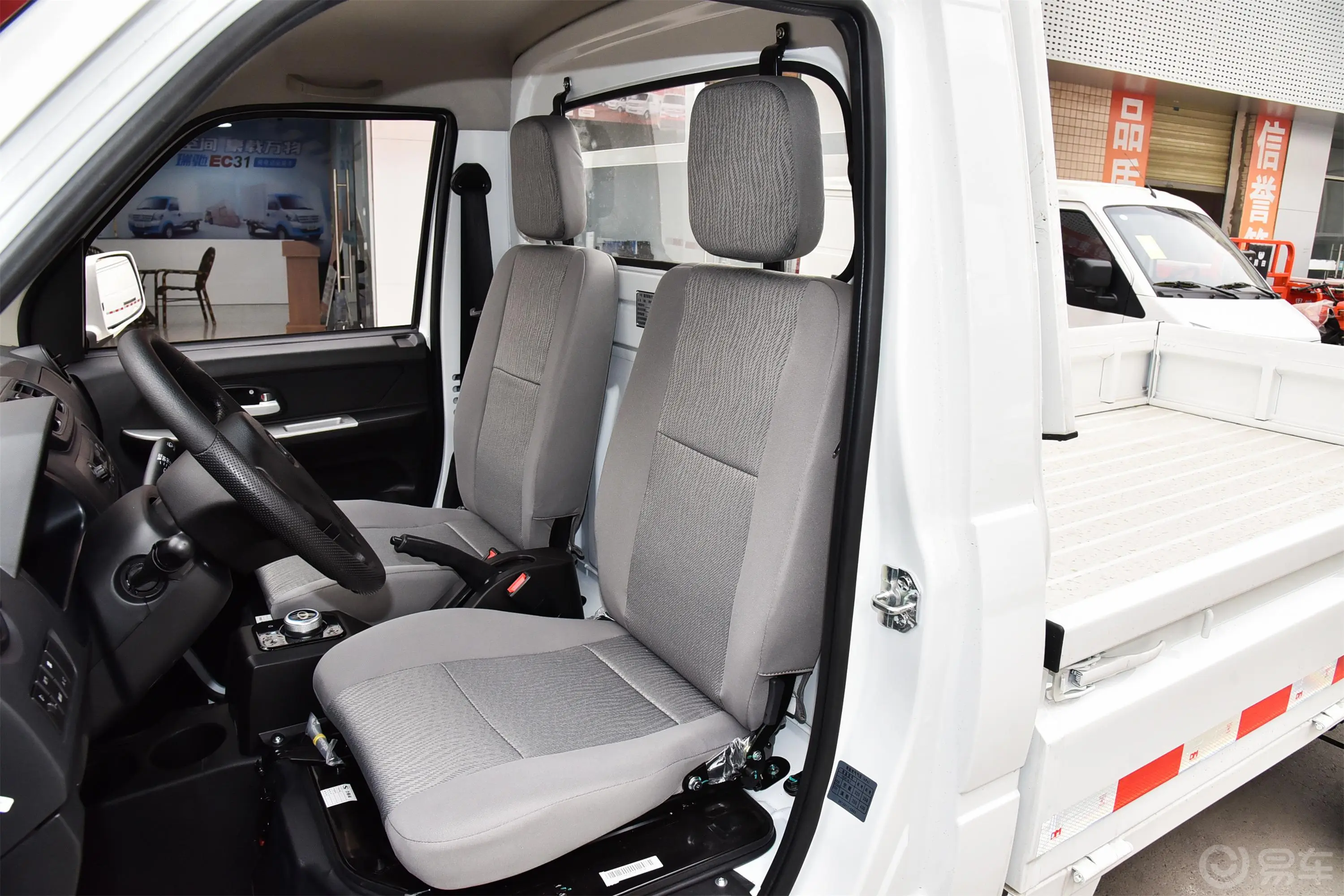 瑞驰新能源EC31载货车长续航版 41.11kWh驾驶员座椅
