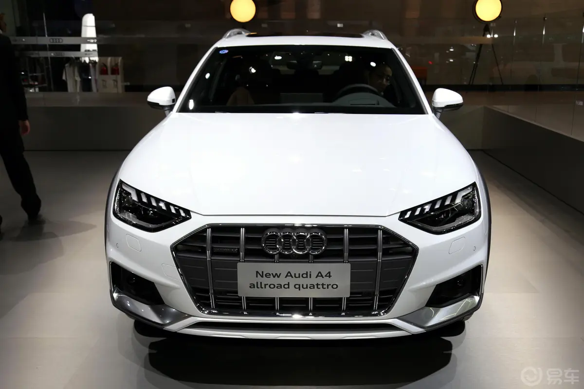 奥迪A4(进口)45TFSI allroad quattro 探索家版正前水平