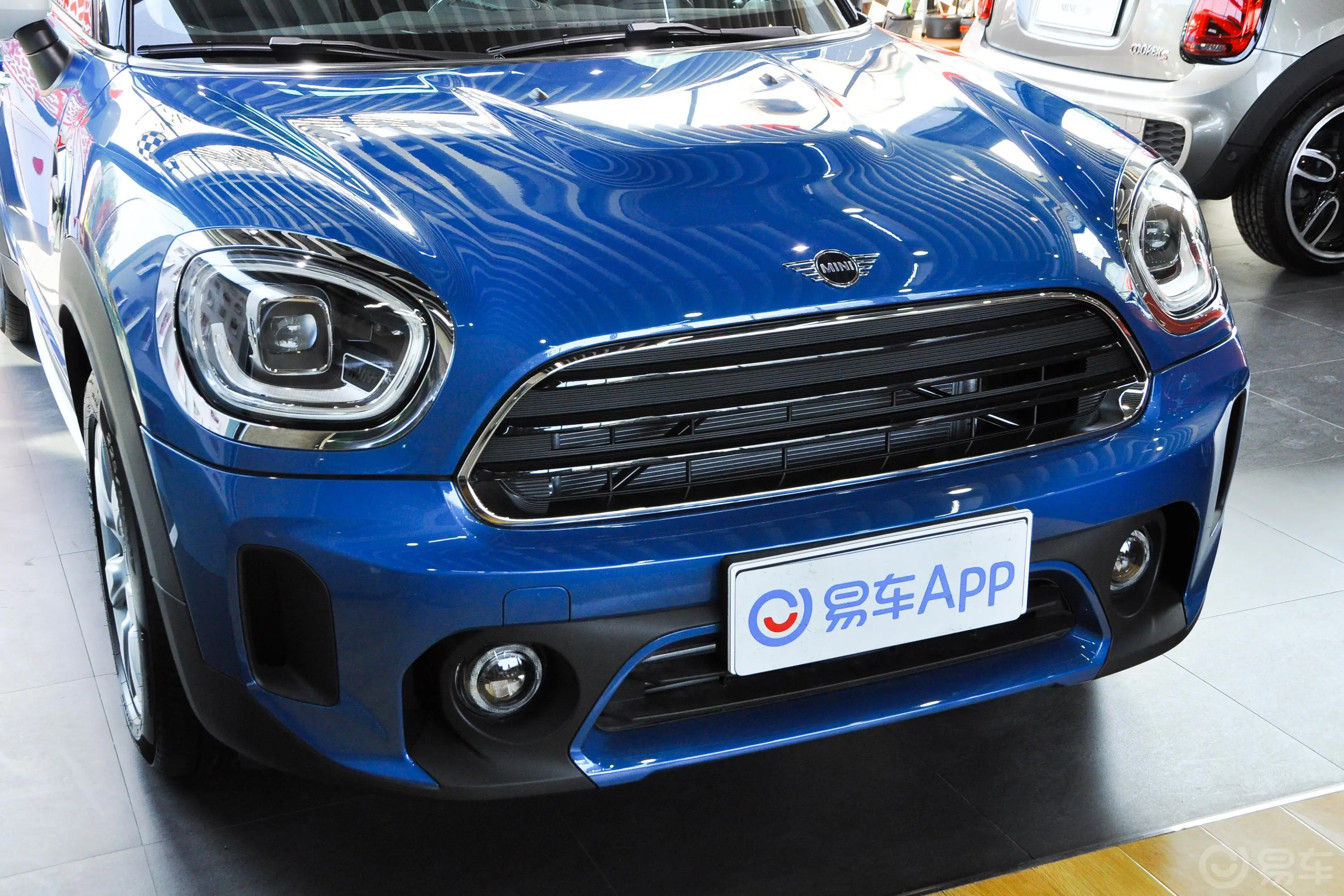 MINI COUNTRYMAN1.5T COOPER ALL4前格栅侧俯拍