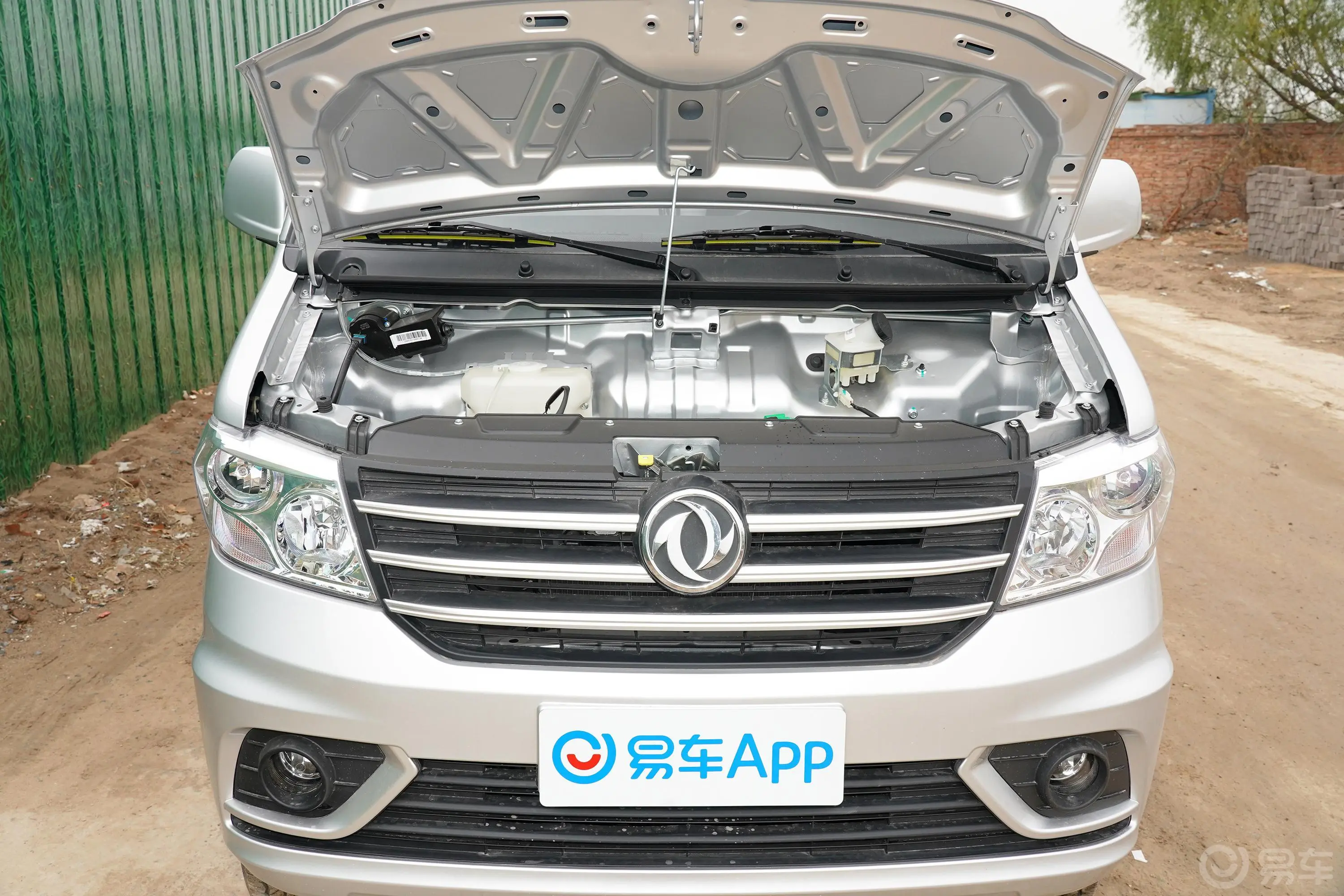 东风小康D551.5L 手动 厢货版外观