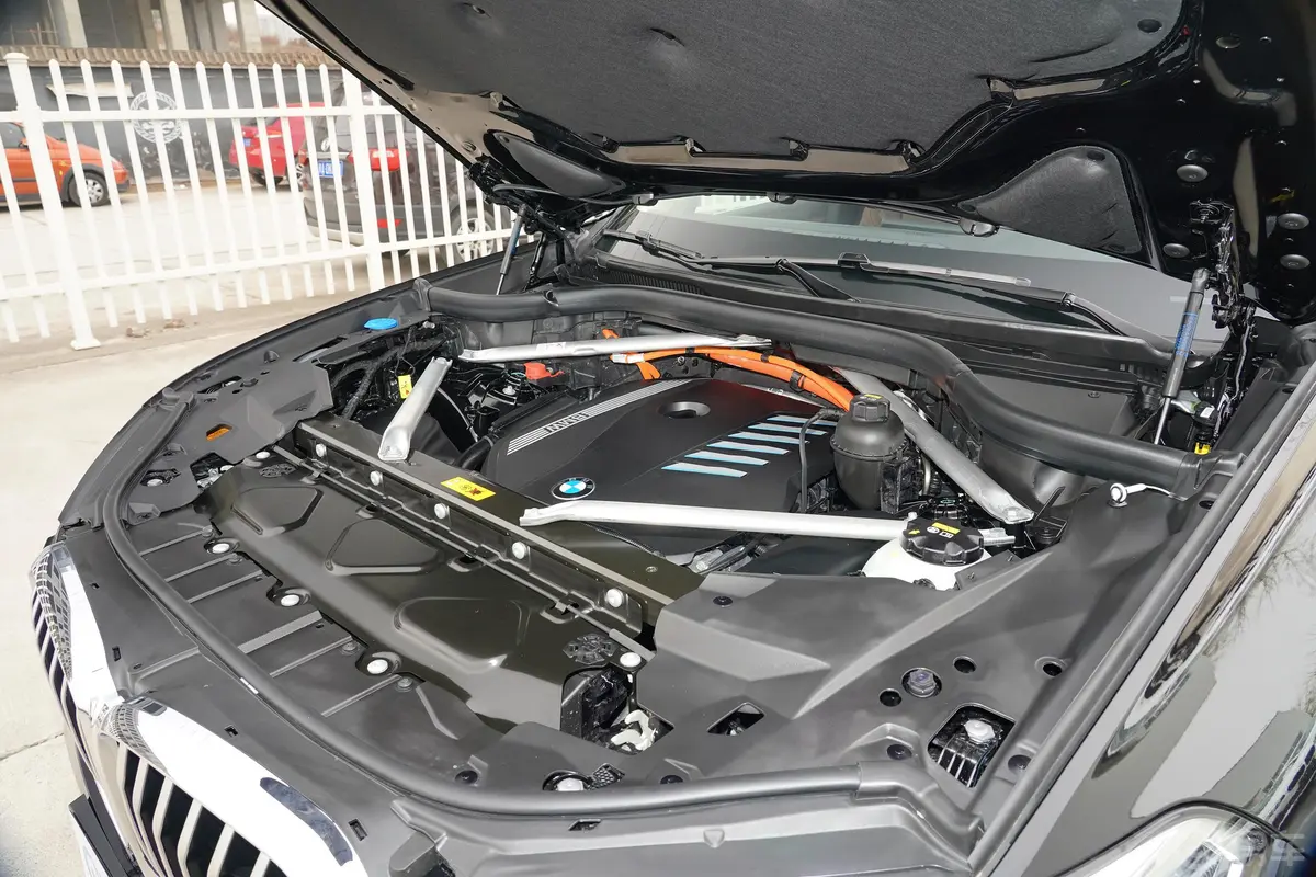 宝马X5 插电混动(进口)xDrive45e M运动套装外观