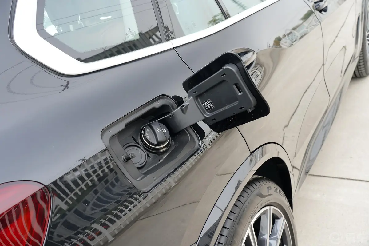 宝马X5 插电混动(进口)xDrive45e M运动套装油箱盖