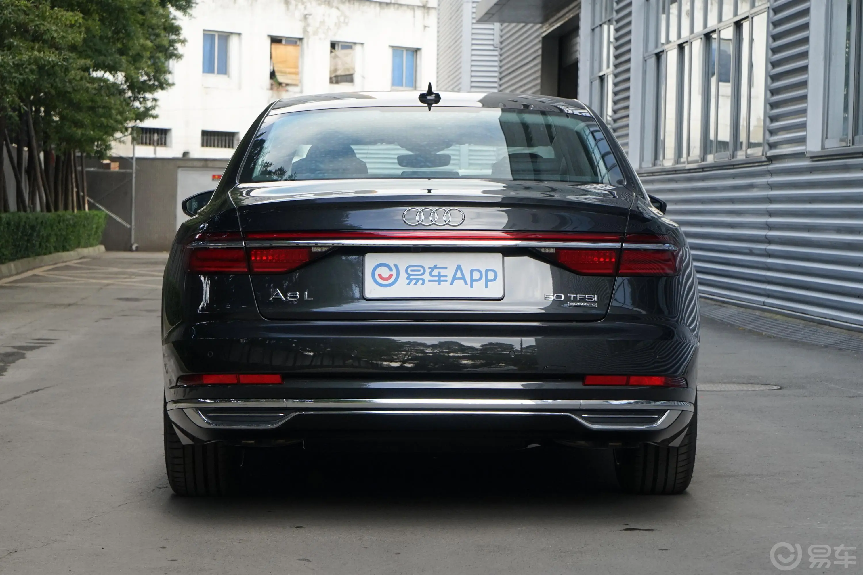 奥迪A8A8L 50 TFSI quattro 舒适型正后水平