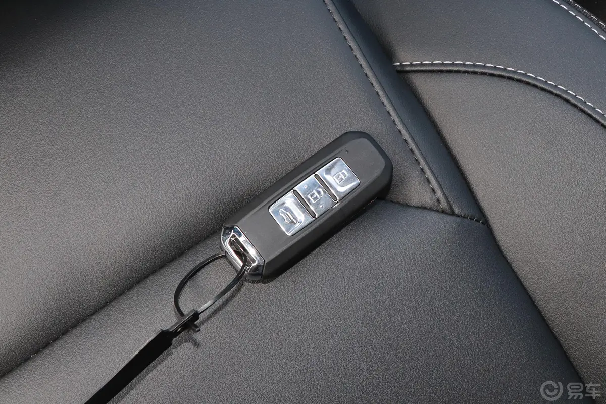 宝骏530全球车周年纪念版 1.5T CVT 豪华型 7座钥匙正面