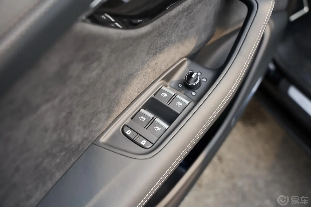 奥迪Q855 TFSI quattro 尊享动感型车窗调节整体