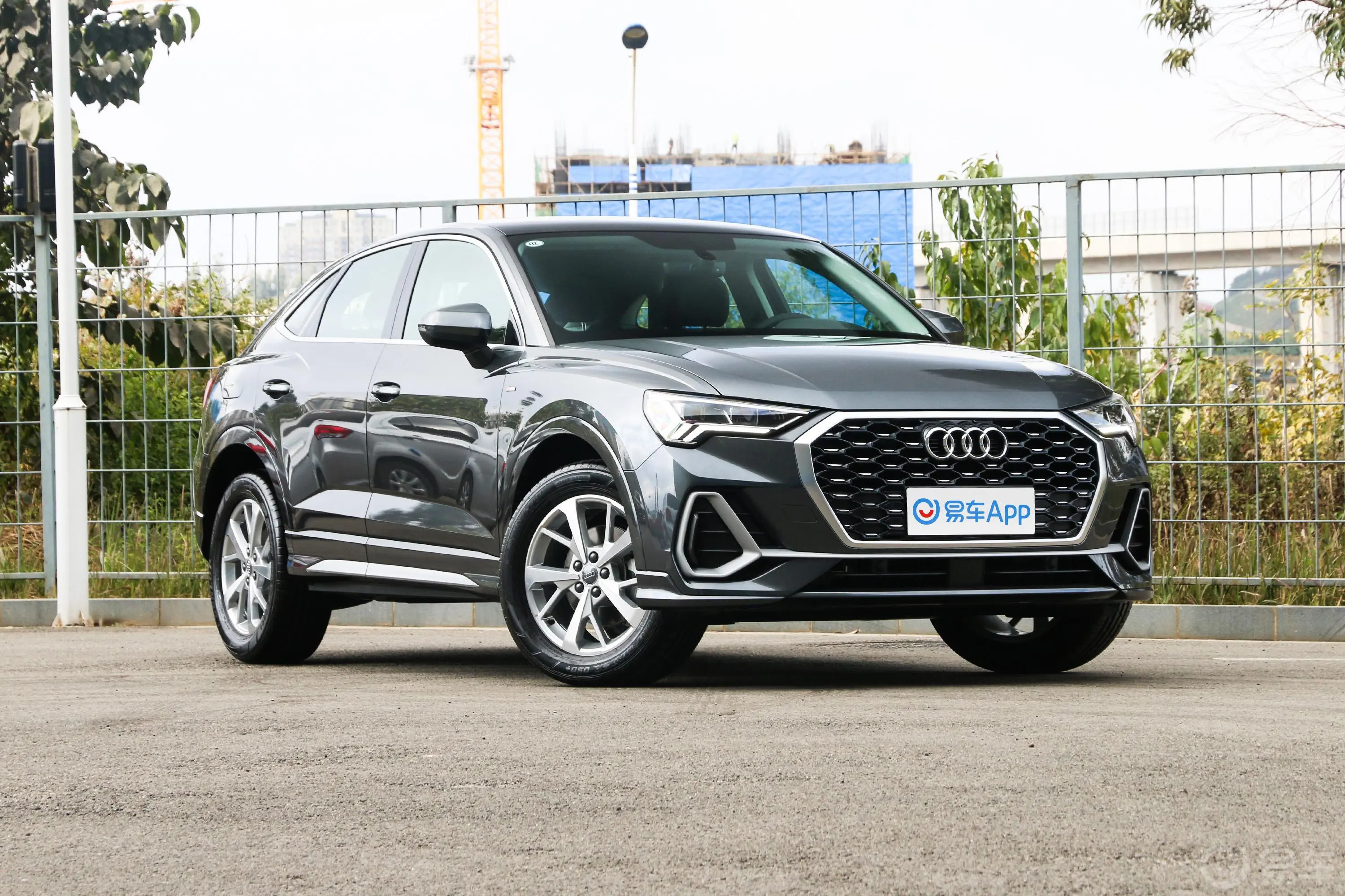 奥迪Q3 Sportback35 TFSI 进取型主驾驶后视镜背面