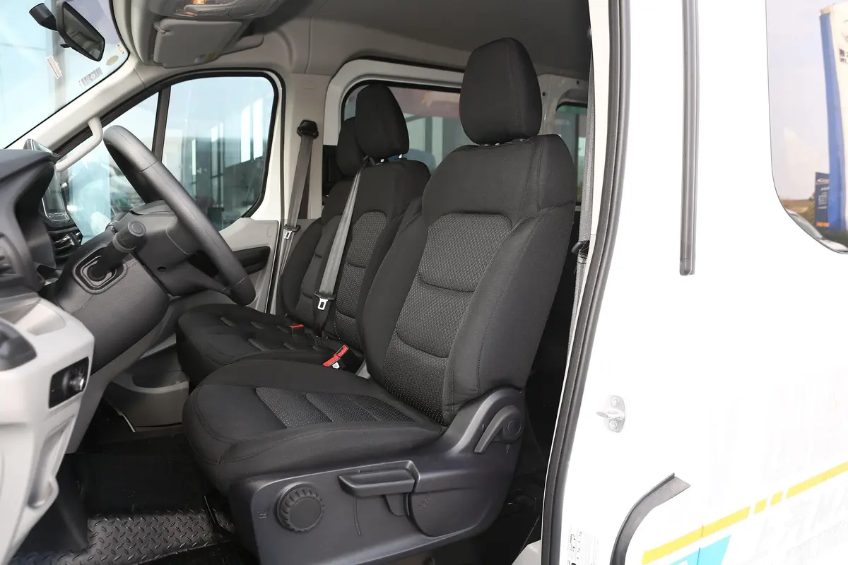 新途V90运杰版 2.0T AMT 短轴中顶 6座驾驶员座椅