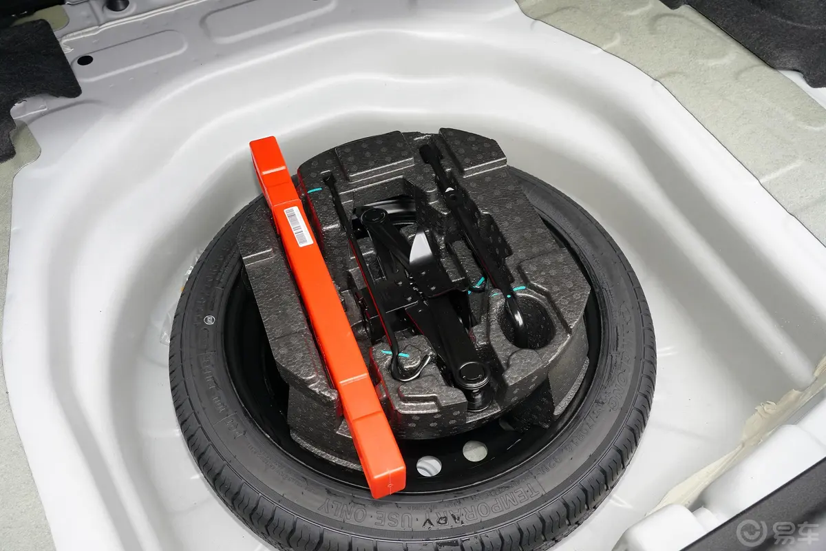 帝豪UP 1.5L CVT 舒适型随车工具