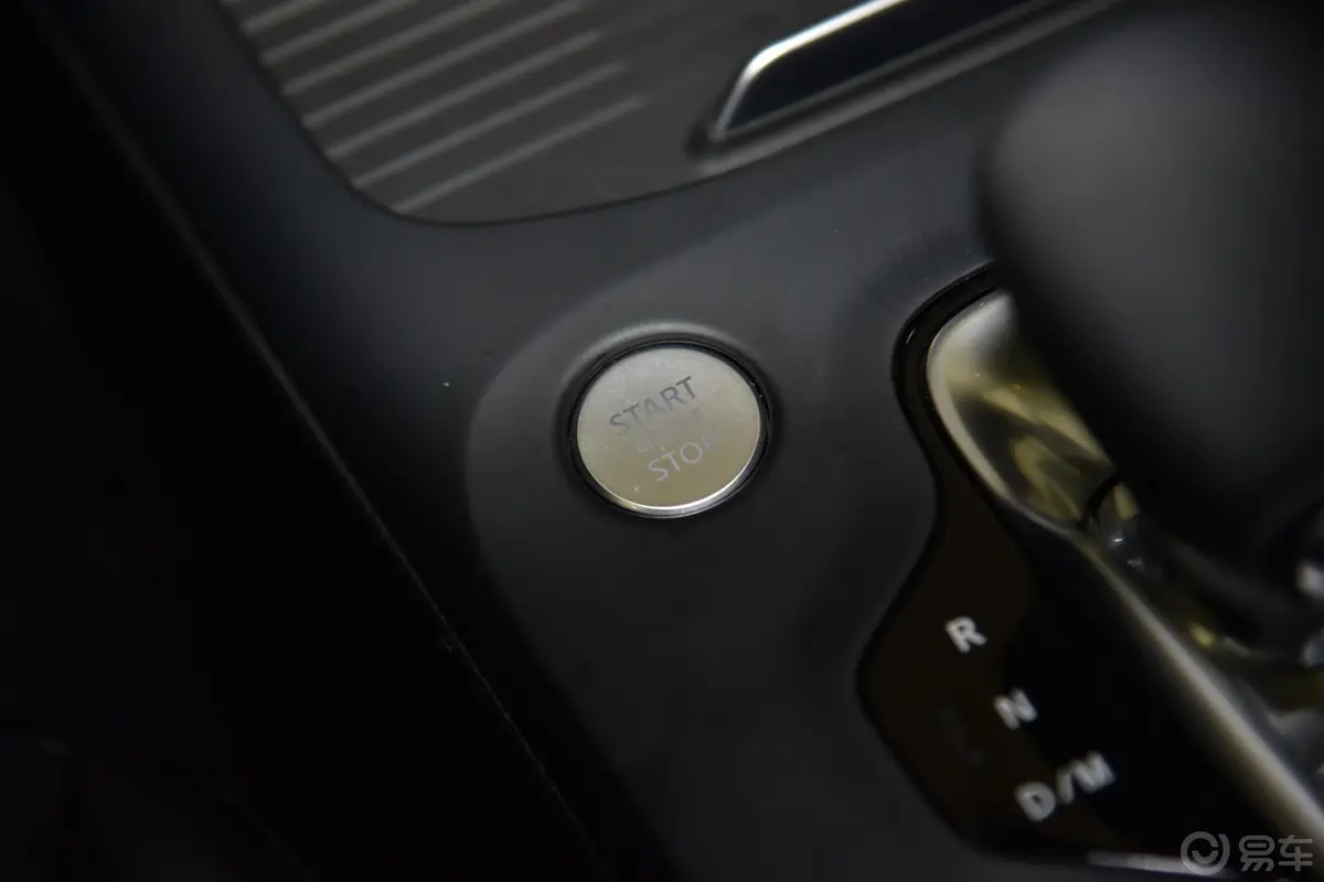 英菲尼迪QX502.0T 四驱 豪华版钥匙孔或一键启动按键