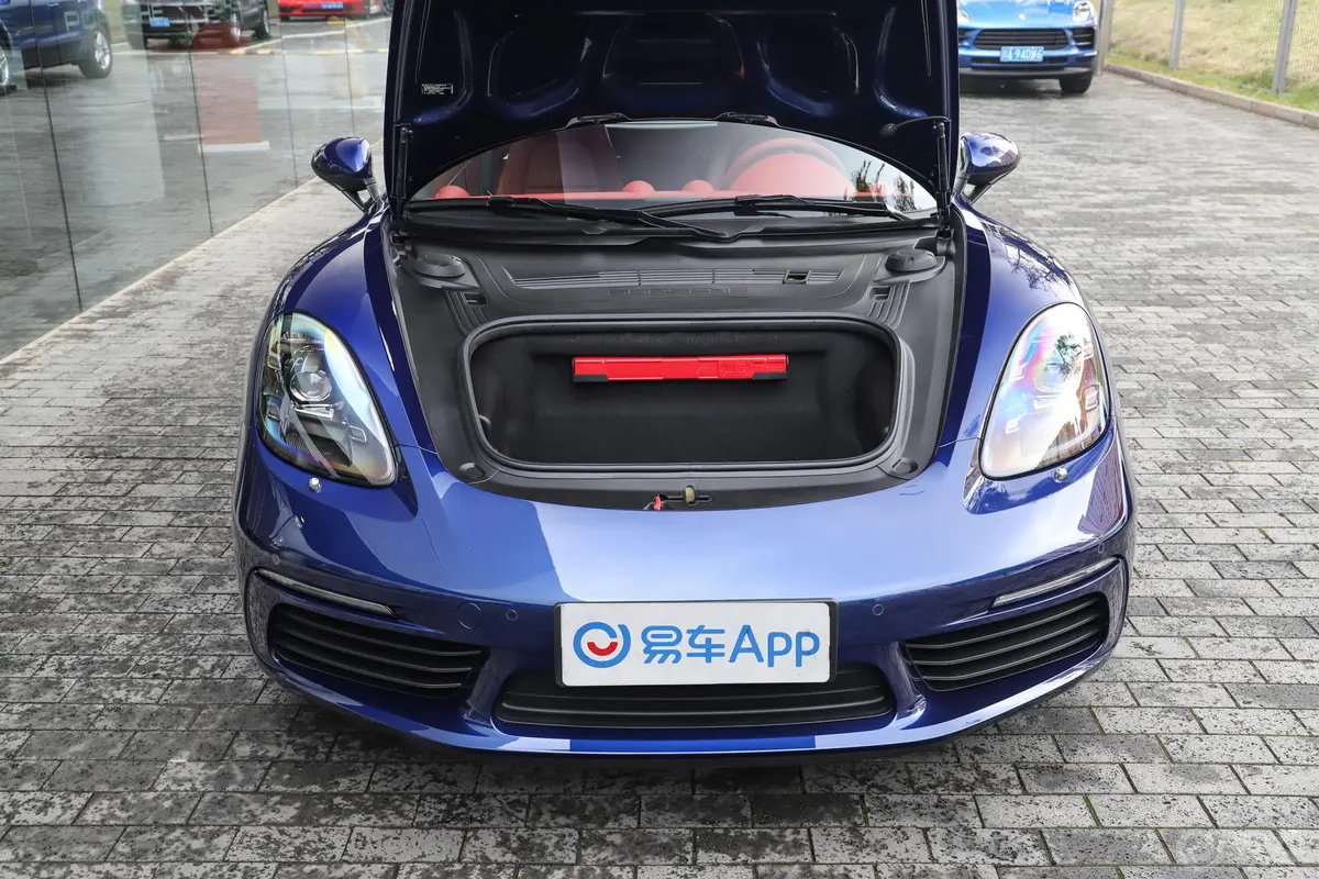 保时捷718Cayman 2.0T发动机舱整体