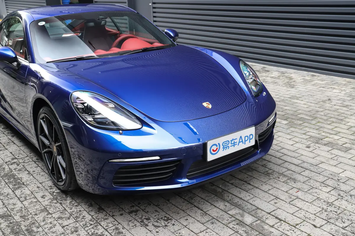 保时捷718Cayman 2.0T前格栅侧俯拍