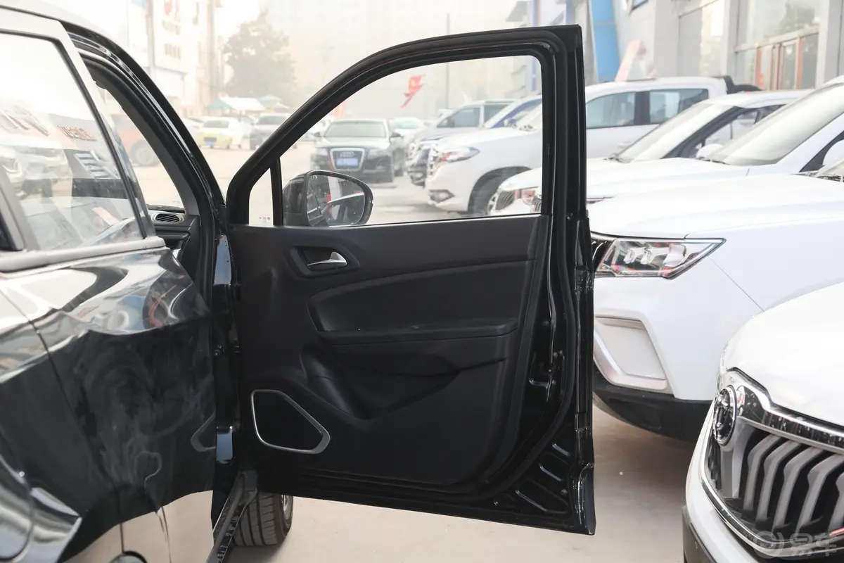 中华V3运动版 1.6L 手动 舒适星空版副驾驶员车门