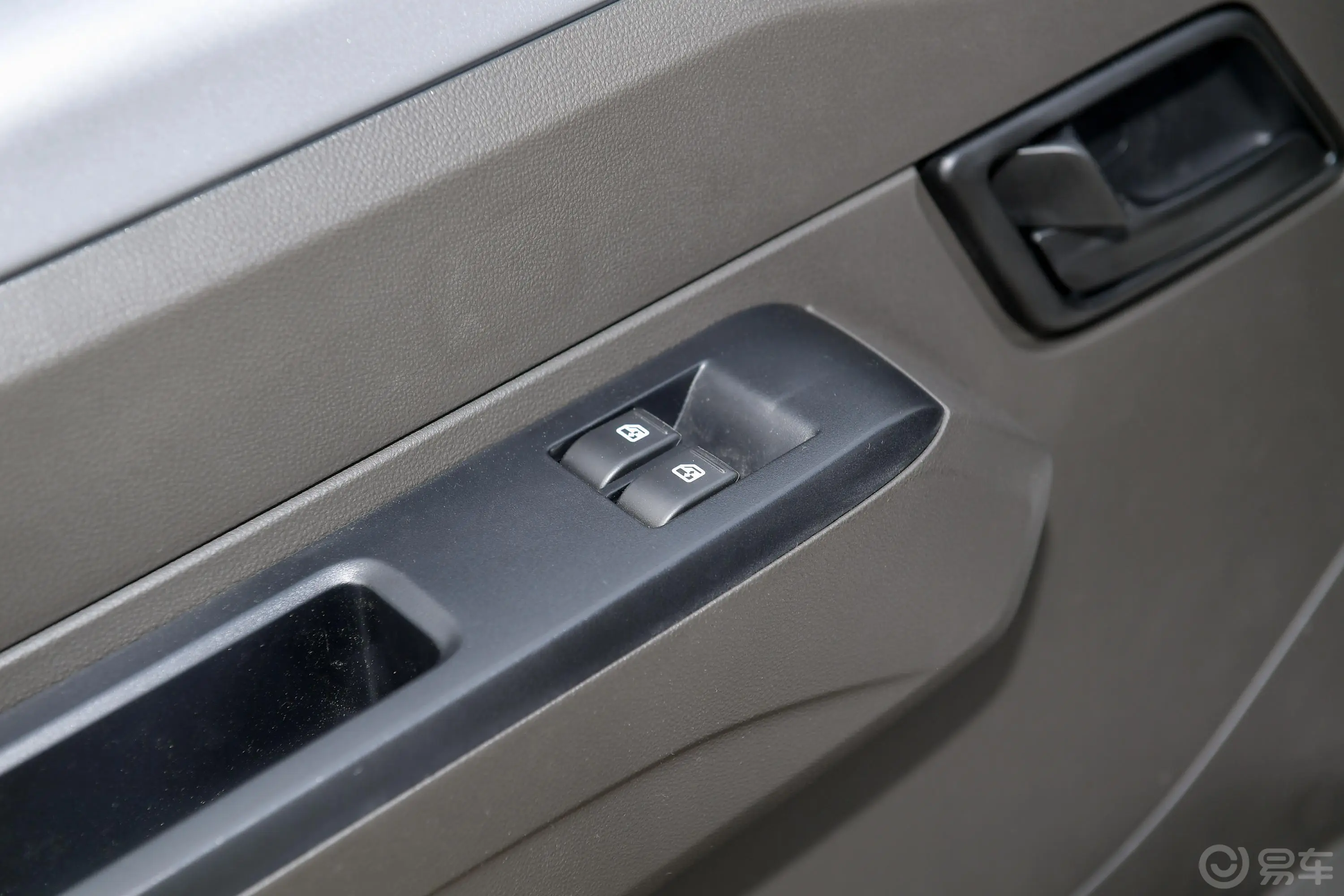 五菱荣光新卡汽车下乡版 1.8L 手动双排标准型车窗调节整体