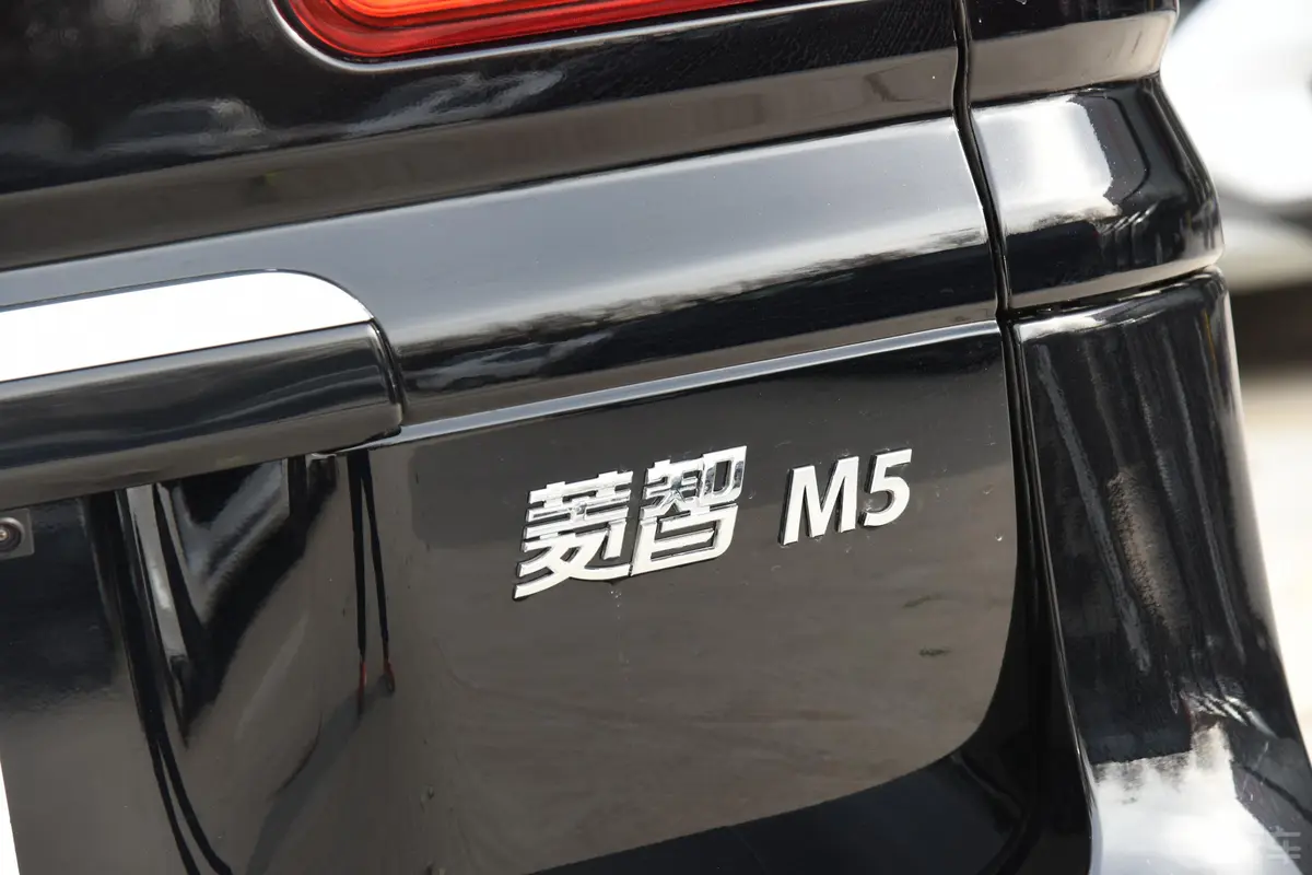 菱智M5L 2.0L 手动 豪华型 7座 国VI外观