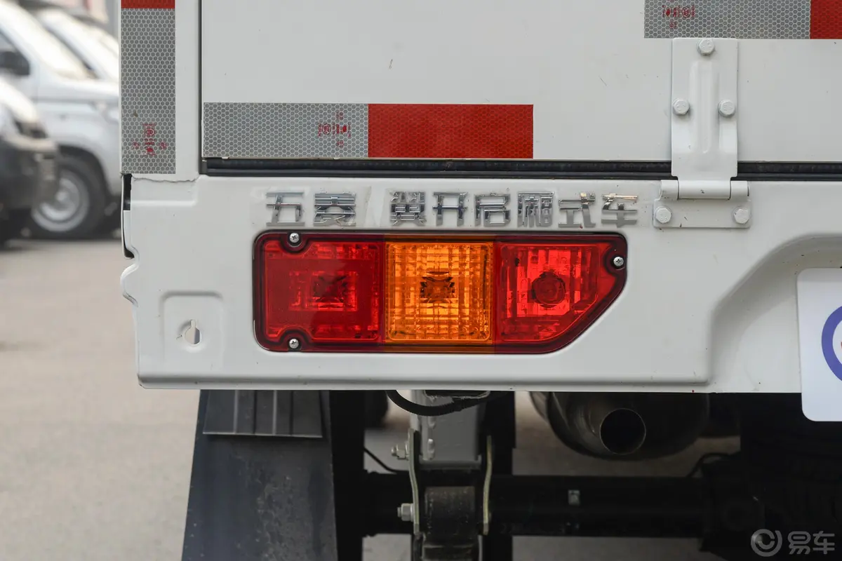 五菱荣光新卡专用车1.8L 单排 厢式运输车外观