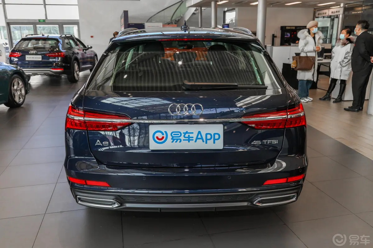 奥迪A6Avant 先锋派 45 TFSI 臻选动感型正后水平