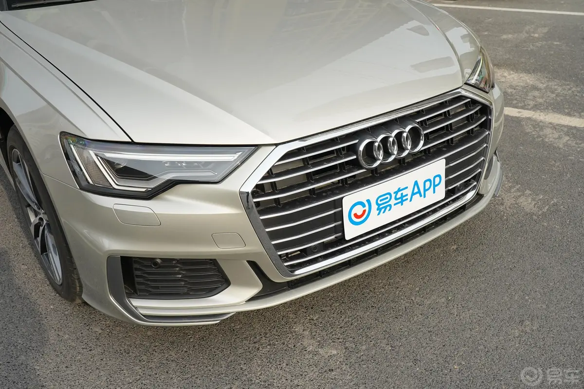 奥迪A6L40 TFSI 豪华动感型外观