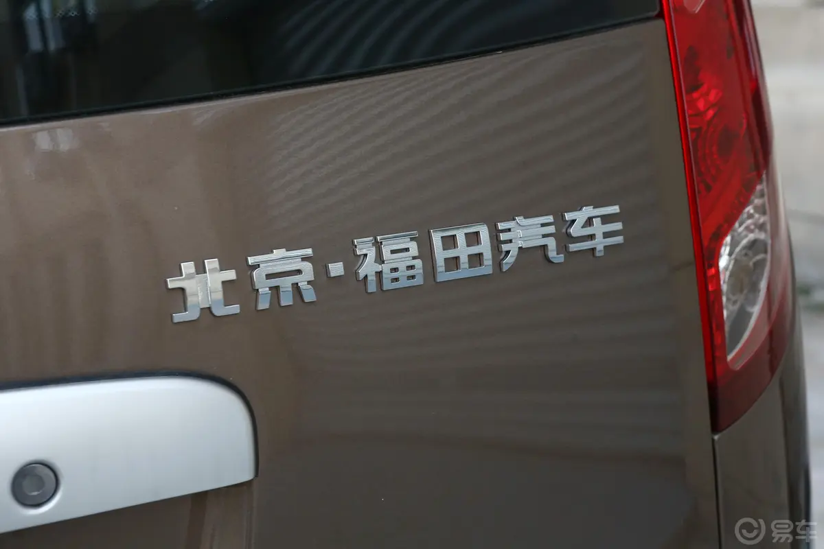 风景G5多用途乘用车 2.4L 手动 长轴平顶 低配版 6座 国VI外观