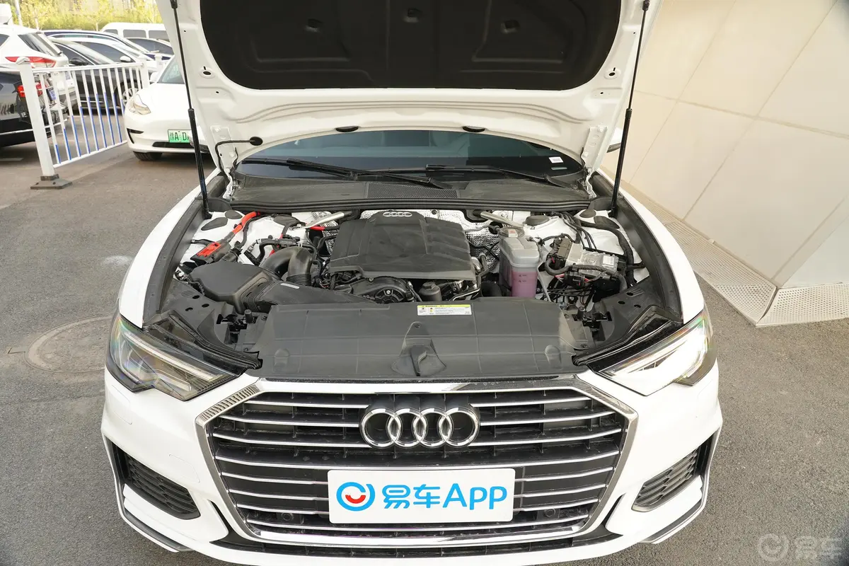 奥迪A6L40 TFSI 豪华动感型外观