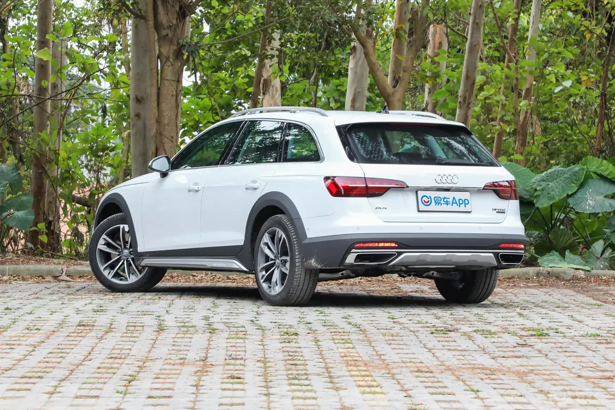 奥迪A4(进口)45TFSI allroad quattro 探索家版侧后45度车头向左水平