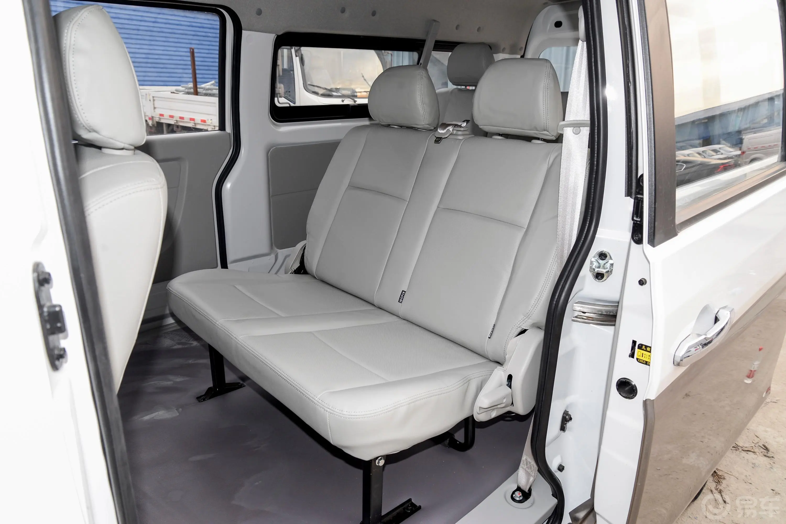 金杯新海狮X30L客车 1.5L 手动 商务中央空调版 5/6/7座 国VI后排座椅