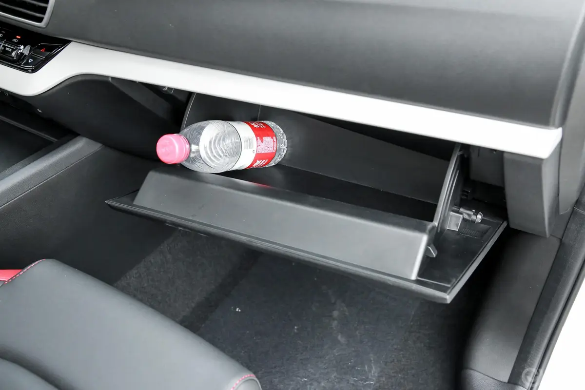炫界改款 1.5L CVT 趣内饰